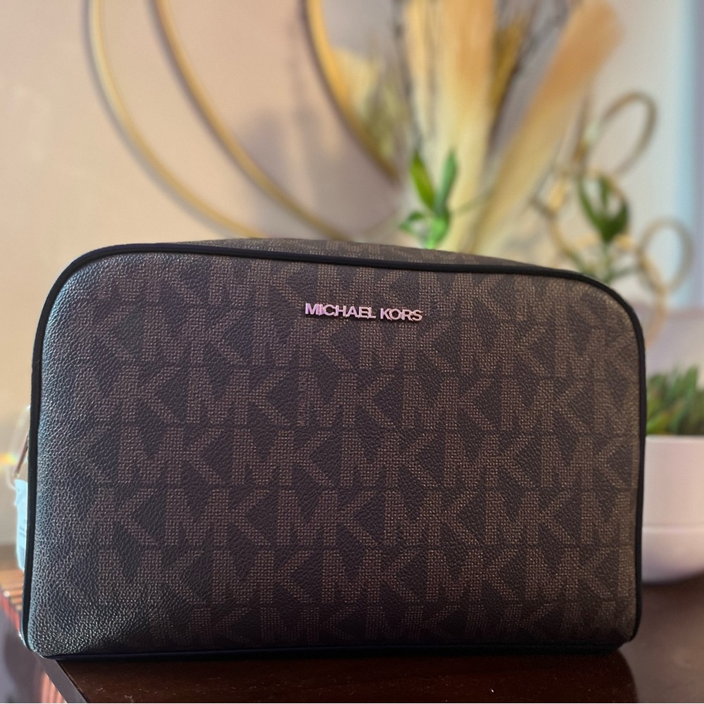 Michael Kors make up bag